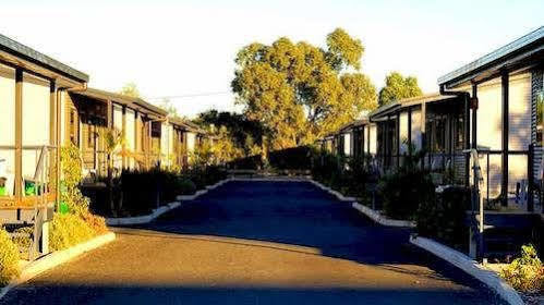 Pritchard Road Country Resort Emerald Exterior photo